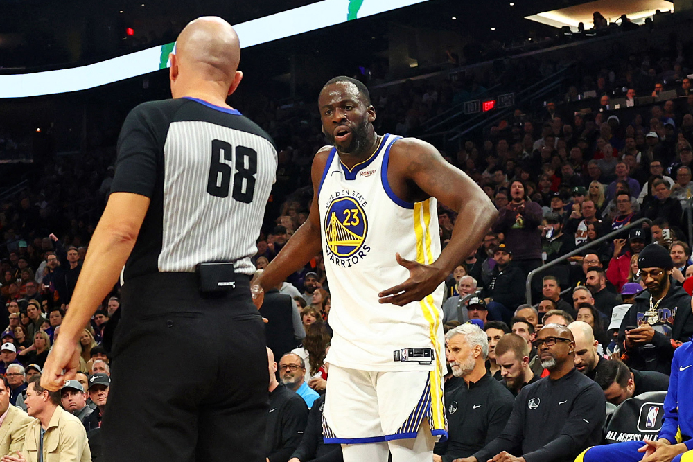 Xem ngay: Draymond Green có thêm một pha bóng thô bạo, thẳng tay đánh vào mặt đối phương