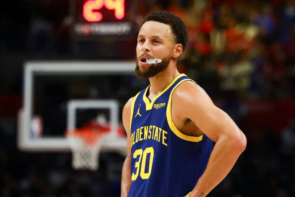 Chuỗi trận ném 3 điểm dài nhất lịch sử NBA của Stephen Curry bị bẻ gãy: Trong cái rủi có cái may Chuỗi trận ném 3 điểm dài nhất lịch sử NBA của Stephen Curry bị bẻ gãy: Trong cái rủi có cái may