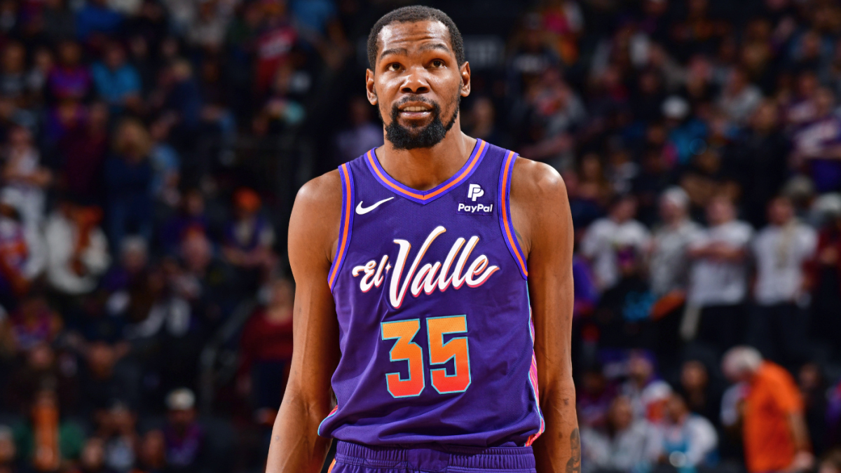 Kevin Durant đ&aacute;p trả tin đồn lục đục với Phoenix Suns bằng triple-double 16 kiến tạo