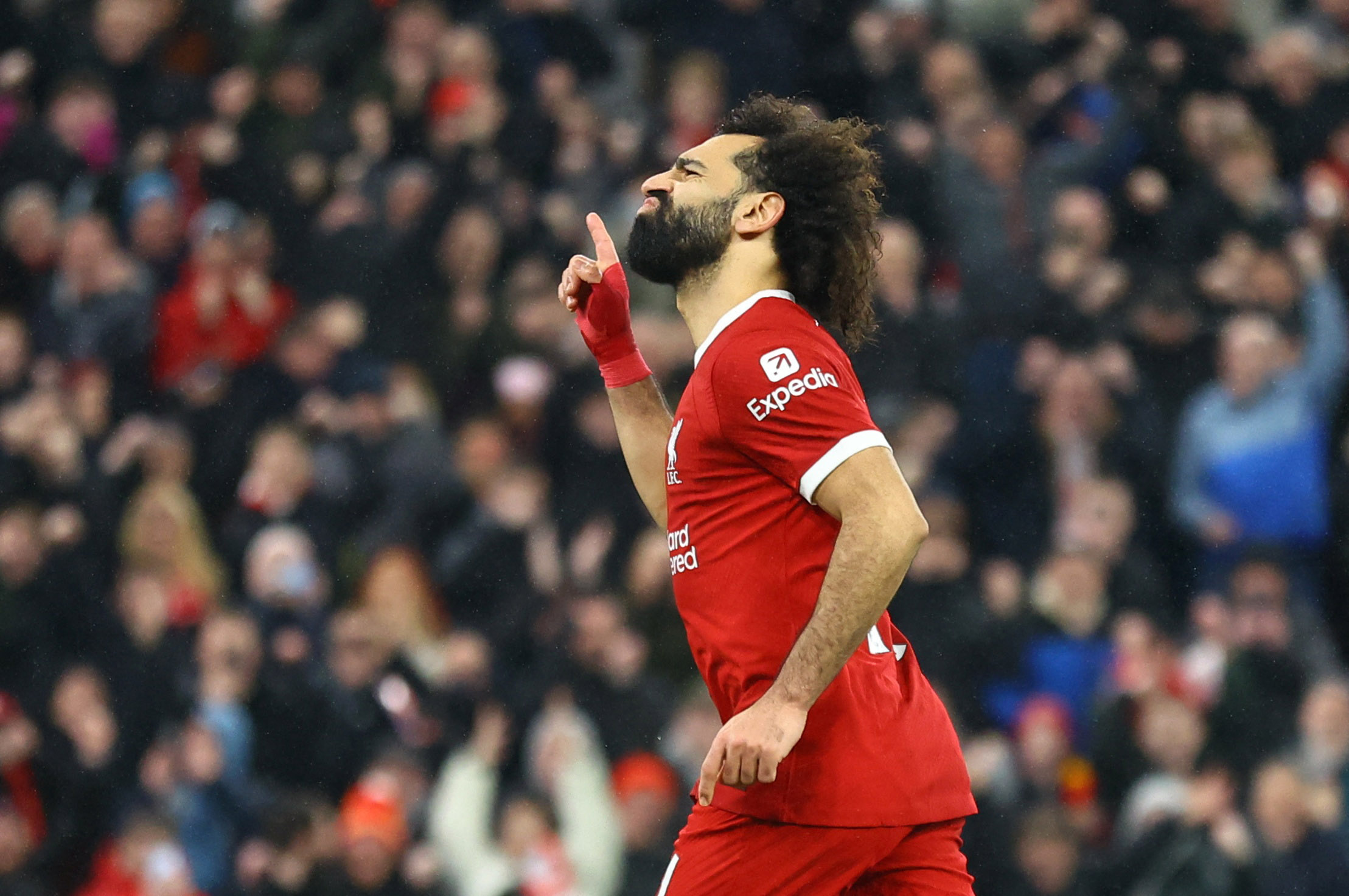 Salah sút hỏng phạt đền vẫn đạt cột mốc phi thường cho Liverpool