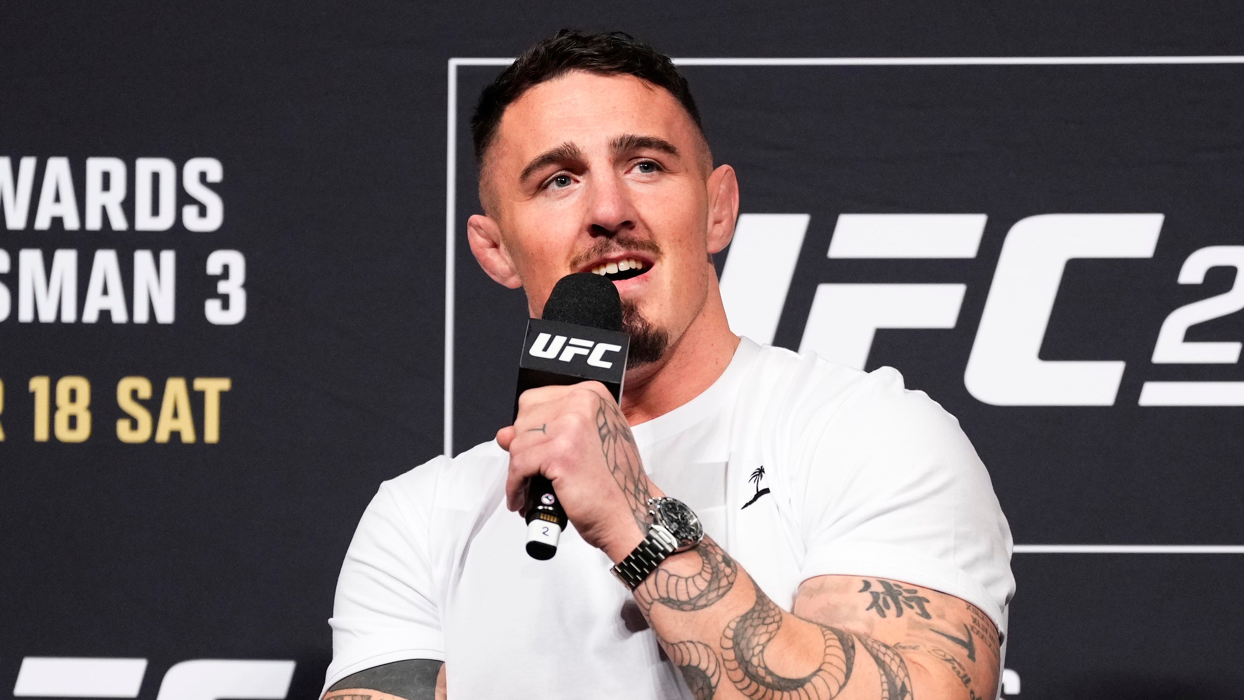 Tom Aspinall xuống nước, sẵn sàng bảo vệ đai tạm thời hạng nặng UFC