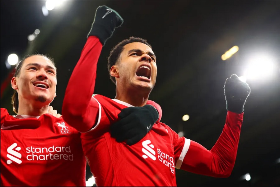 Klopp thay người tài tình, Liverpool trở thành vua ngược dòng