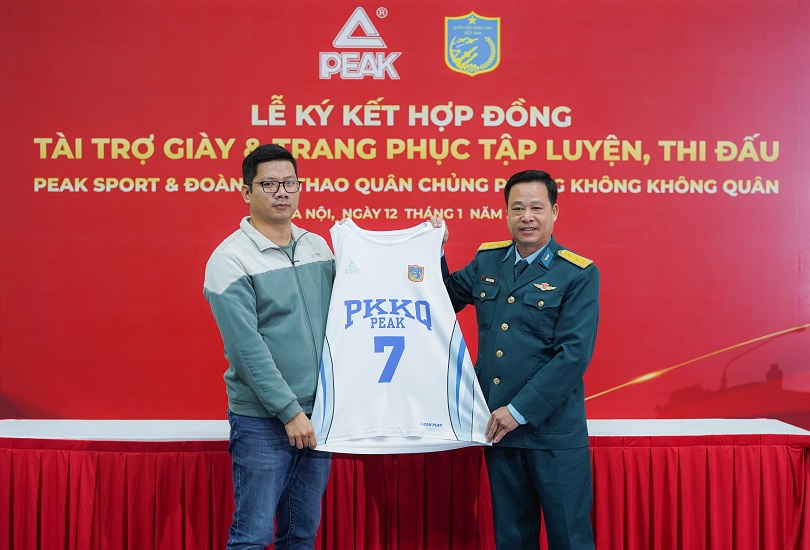 Đội bóng rổ Phòng không - Không quân đồng hành với Peak Sport