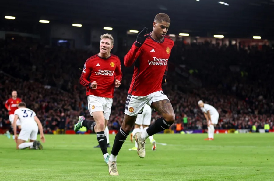 Rashford chấm dứt chuỗi trận kỳ lạ, MU vẫn phải chia điểm
