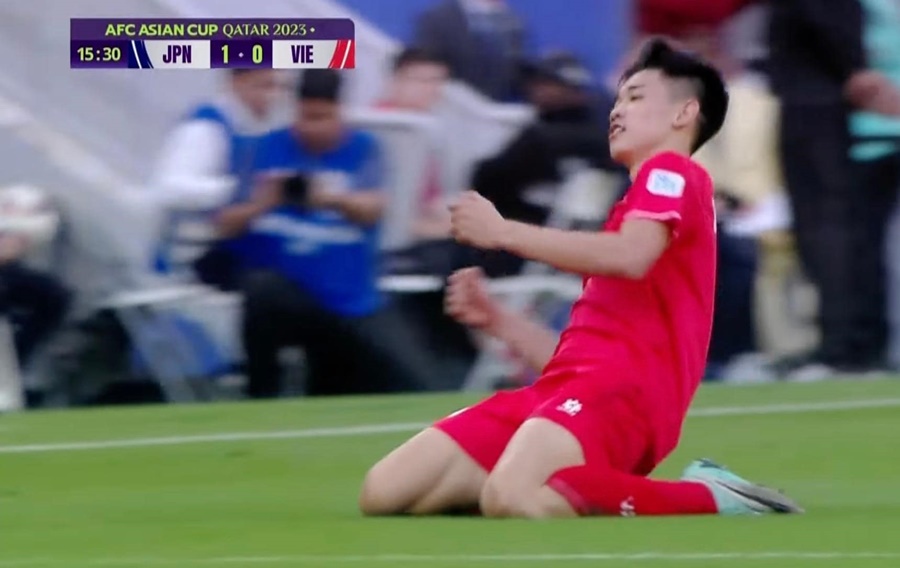 Vi&ecirc;̣t Nam 2-1 Nh&acirc;̣t Bản: Phạm Tu&acirc;́n Hải ghi bàn, địa ch&acirc;́n ở Thumama