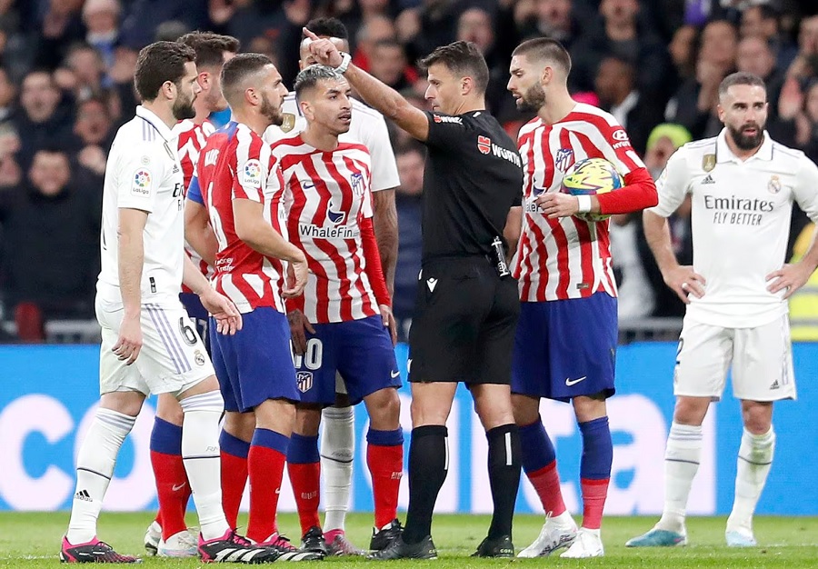 Atletico hay Real Madrid nhận nhiều thẻ đỏ hơn ở các trận derby?