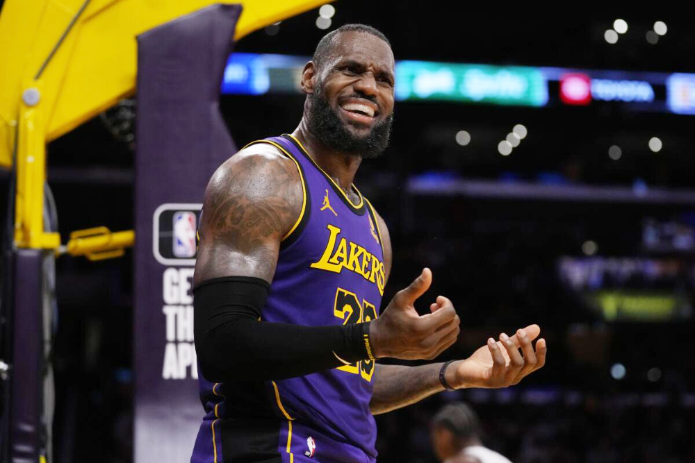 Los Angeles Lakers lại “hiện nguyên hình", thua ngược Brooklyn Nets trong sự tức giận của CĐV