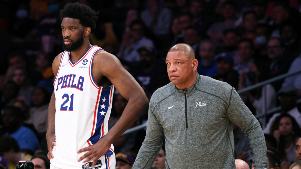Milwaukee Bucks nhắm “vua bị lội ngược dòng 3-1" về làm HLV của Giannis và Dame Lillard?