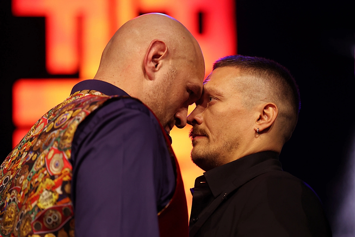 Tyson Fury "tấn công" Oleksandr Usyk khi đối mặt trên sóng truyền hình