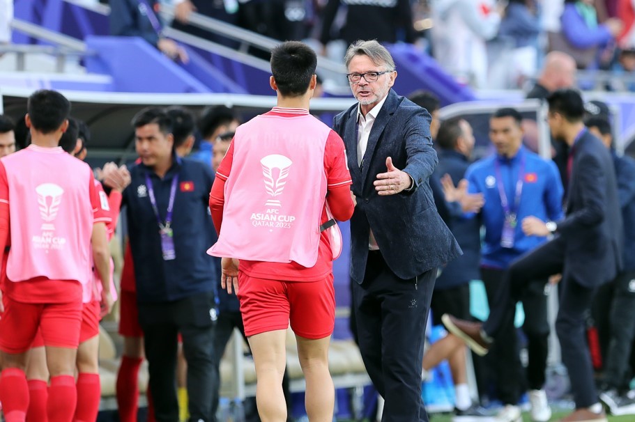 VFF lên tiếng về tương lai của HLV Troussier sau thất bại ở Asian Cup 2023