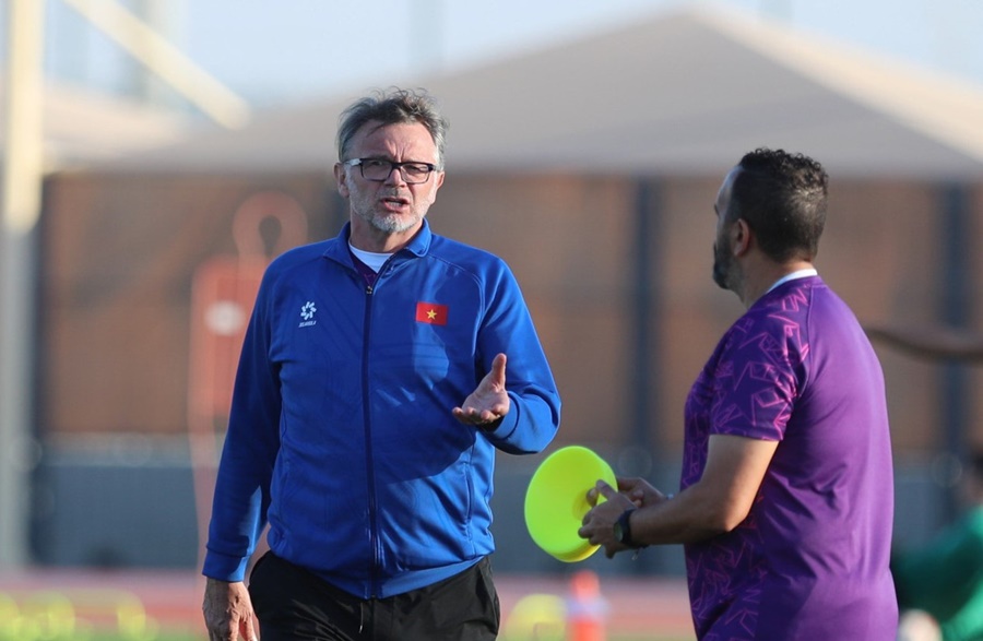 Tín hiệu tích cực với HLV Troussier: Việt Nam cầm bóng và ghi nhiều bàn hơn Thái Lan