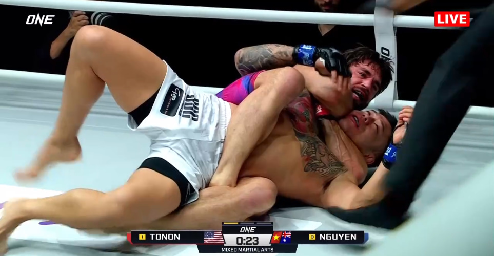 ONE 165: Martin Nguyễn thất thủ chóng vánh trước "Kẻ giết sư tử" Garry Tonon