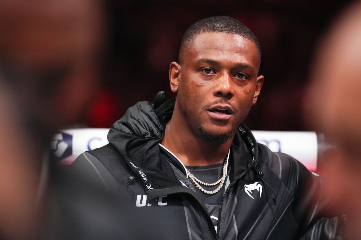 Cựu vương Jamahal Hill bất mãn vì bảng xếp hạng vô lý của UFC
