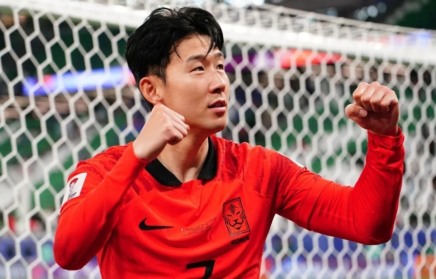 Son Heung Min rực sáng, Hàn Quốc lại thắng nhờ phút bù giờ, CĐV gọi là "chân mệnh thiên tử”