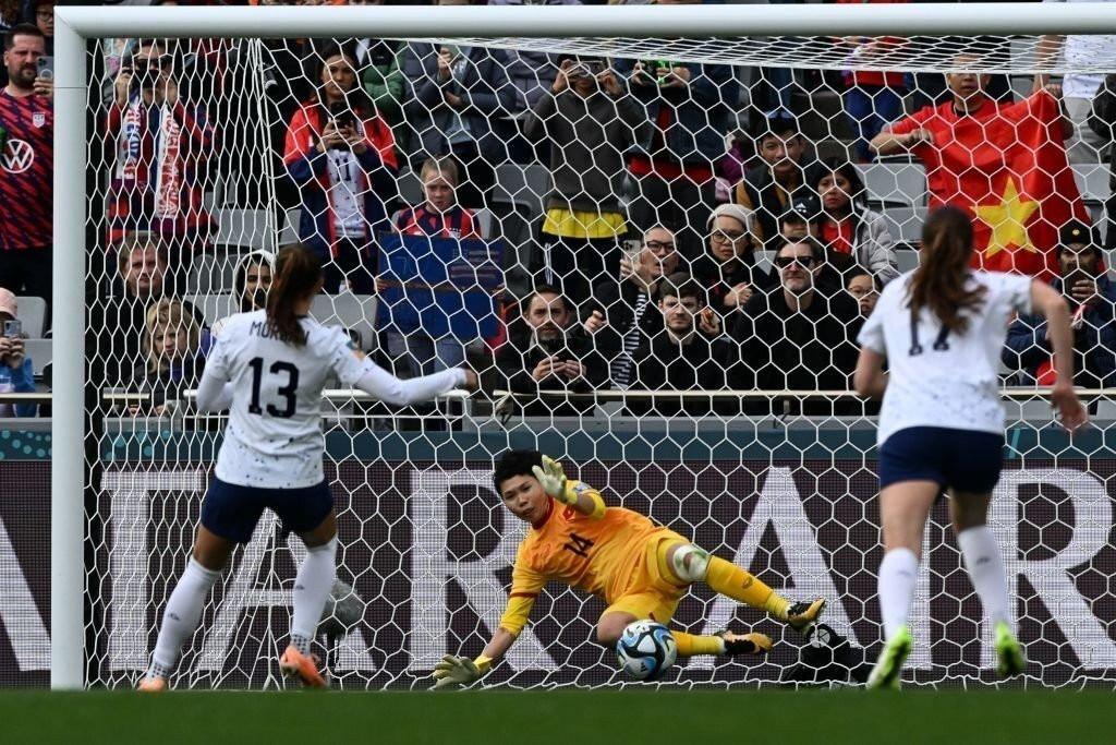 Khoảnh khắc cuộc đời ở World Cup và Tết ấm cúng bên gia đình của “găng tay vàng” Kim Thanh