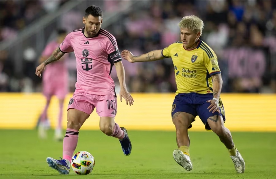 Messi g&acirc;y kinh ngạc bằng pha hất b&oacute;ng t&aacute;o bạo trong trận thắng của Inter Miami