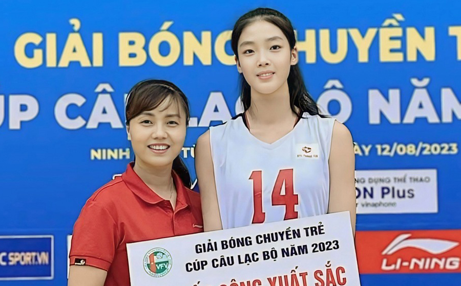 "Khủng long nhí" của bóng chuyền Việt Nam chính thức ra mắt đội 1 BTL Thông Tin