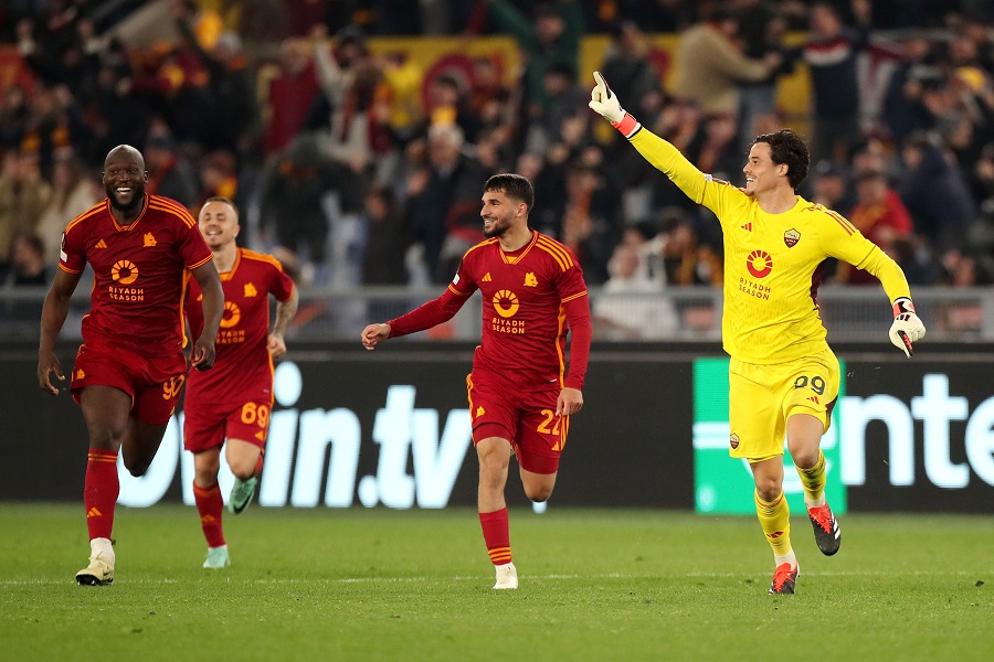 Lukaku sút hỏng penalty, AS Roma vẫn đi tiếp ở Europa League