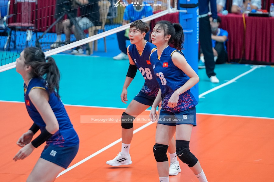Phạm Thị Hiền bật khóc khi dính chấn thương tại giải bóng chuyền hội làng