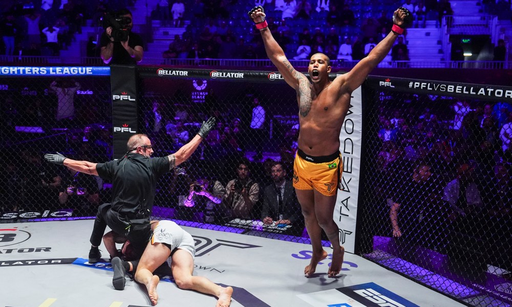 Knockout Ryan Bader sau 21 giây, Renan Ferreira lấy suất đấu Francis Ngannou