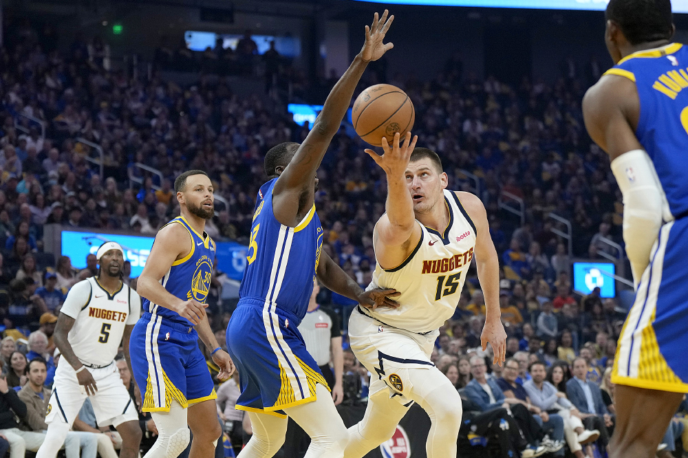 Nikola Jokic vượt mặt LeBron với triple-double khủng, hạ gục Stephen Curry và Golden State