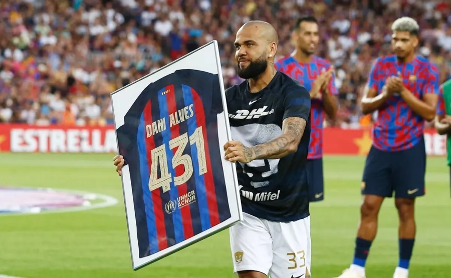 Barcelona đưa ra quyết định lịch sử với Dani Alves sau khi bị kết tội