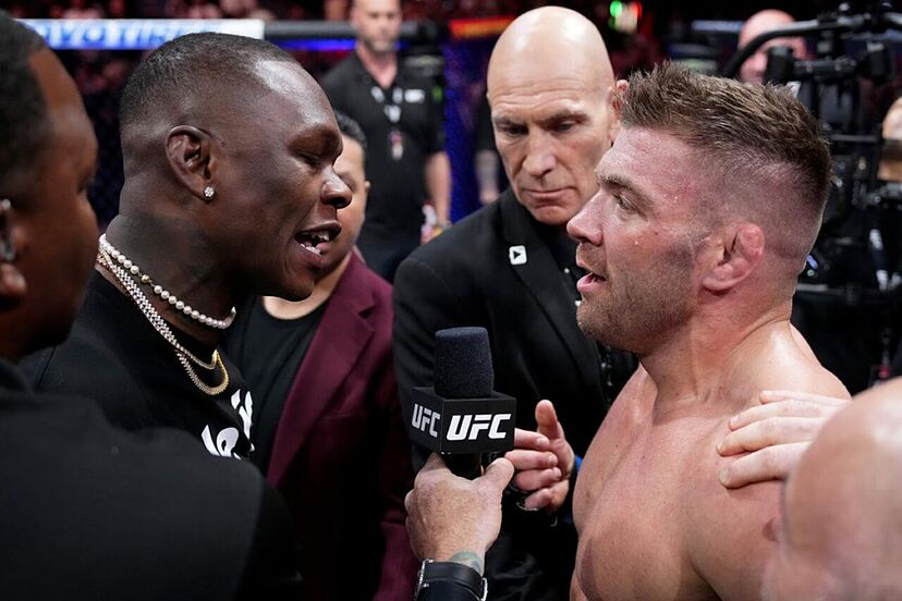 Israel Adesanya nói về việc Dricus Du Plessis từ chối kèo tại UFC 300