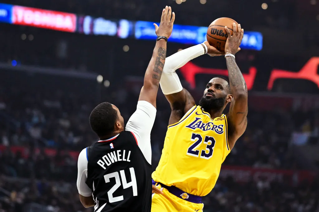 LeBron James ném 3 điểm siêu LeBron James ném 3 điểm siêu