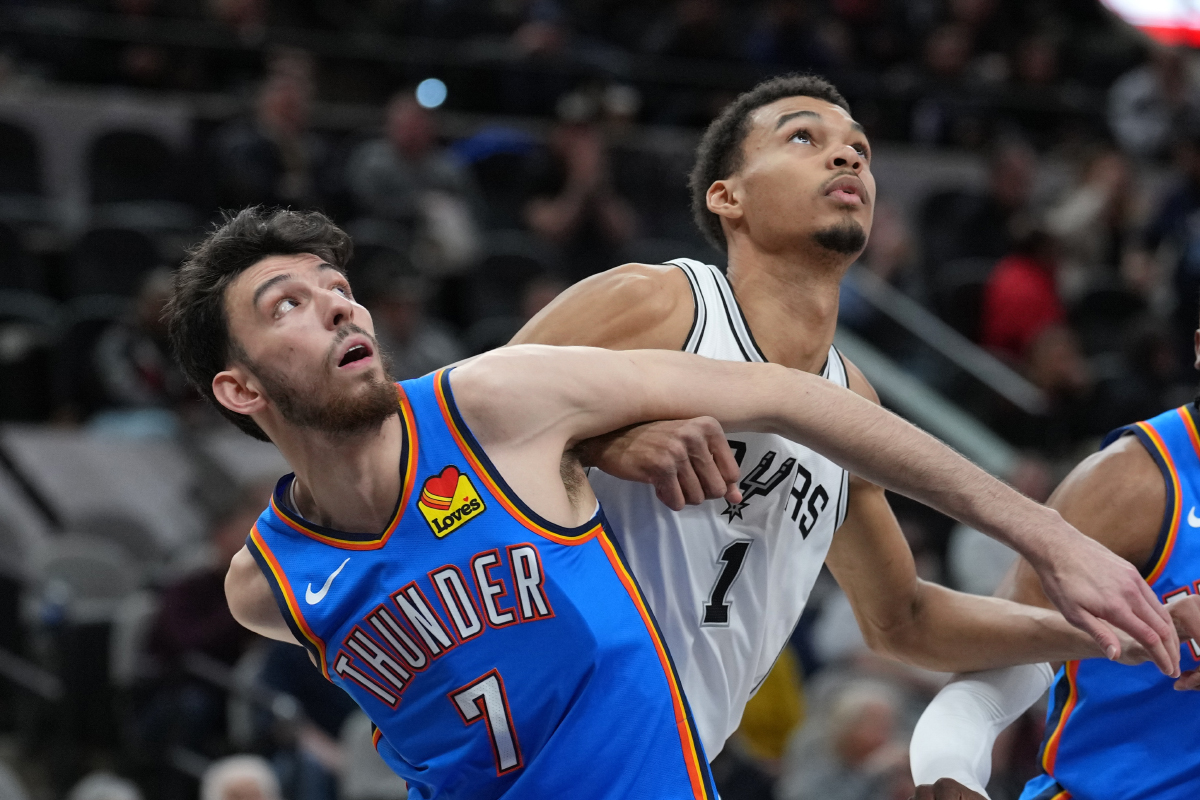 Victor Wembanyama thắng cuộc chiến của những "kỳ lân" của NBA: Danh hiệu Rookie of The Year đến gần?