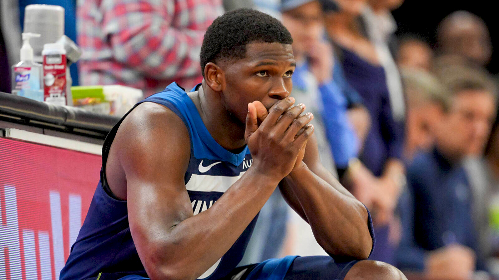 Độc lạ NBA: Hậu vệ All-Star mất chuỗi 209 trận xuất phát liên tiếp vì… đến sân trễ
