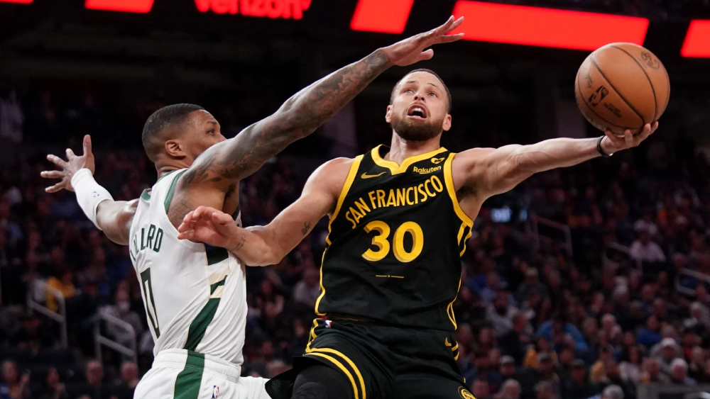 Golden State Warriors thắng Milwaukee Bucks 35 điểm: Steph Curry và bigman trẻ gây sốt