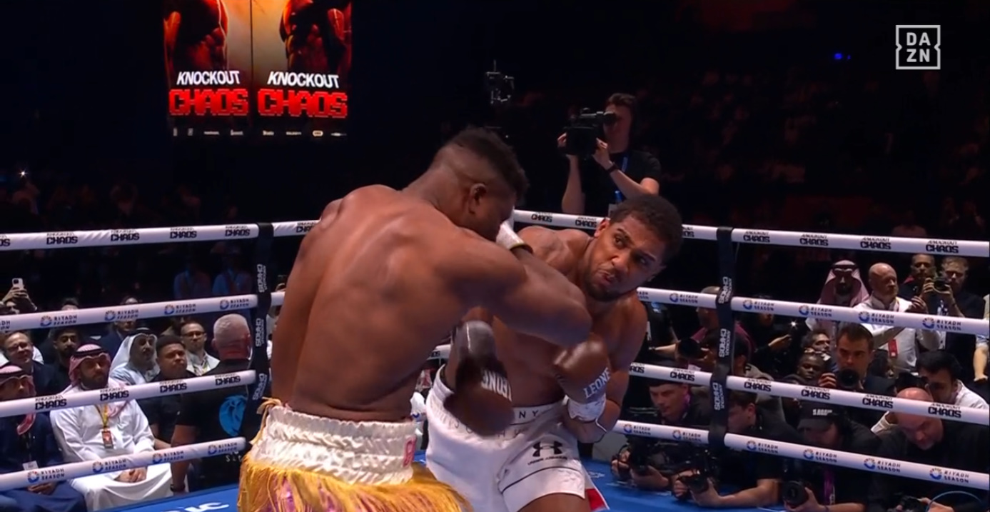 Anthony Joshua "giải quyết" Francis Ngannou sau chưa đầy 6 phút