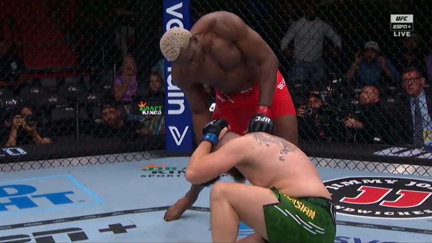 UFC 299: HCĐ Olympic KO đối thủ với tổ hợp đòn kỳ lạ sau 18 giây