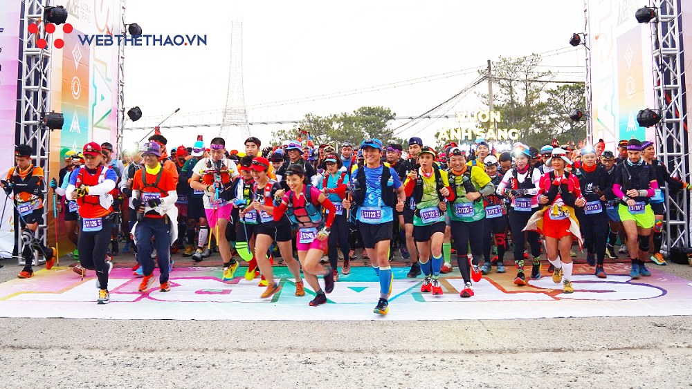 Ch&ugrave;m ảnh: Hơn 300 VĐV Dalat Ultra Trail 2024 h&agrave;o hứng bước v&agrave;o cự ly 112km đầy thử th&aacute;ch