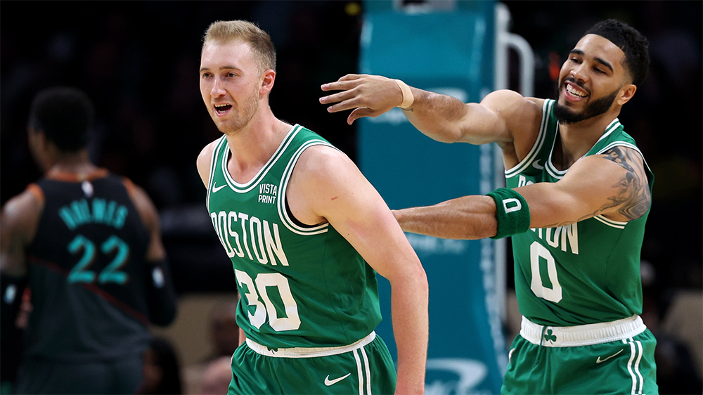 Tay ném lạ vượt qua Jayson Tatum, phá kỷ lục 3 điểm của đội nhất bảng Boston Celtics Tay ném lạ vượt qua Jayson Tatum, phá kỷ lục 3 điểm của đội nhất bảng Boston Celtics