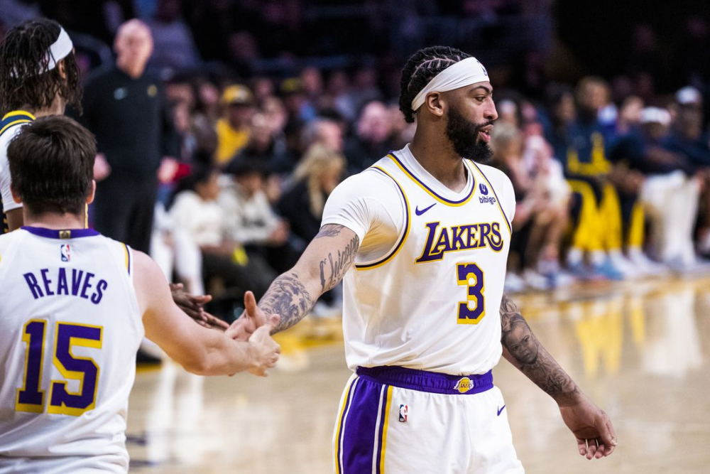 LA Lakers ghi nhiều điểm nhất trong vòng 35 năm qua: Nối dài mạch bất bại để nuôi mộng Playoffs