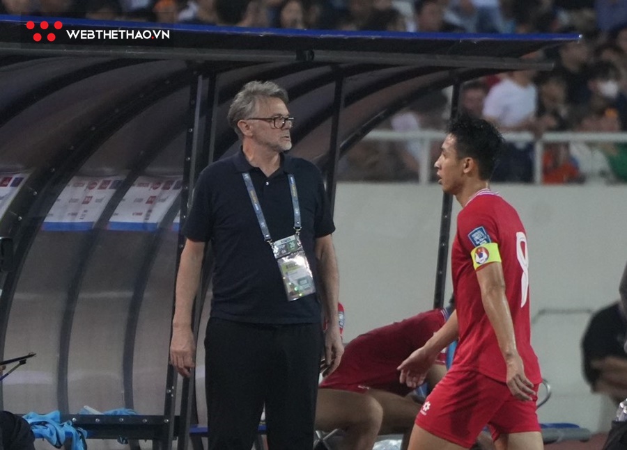 Văn Toàn thấy có lỗi với NHM, HLV Troussier thì sao?