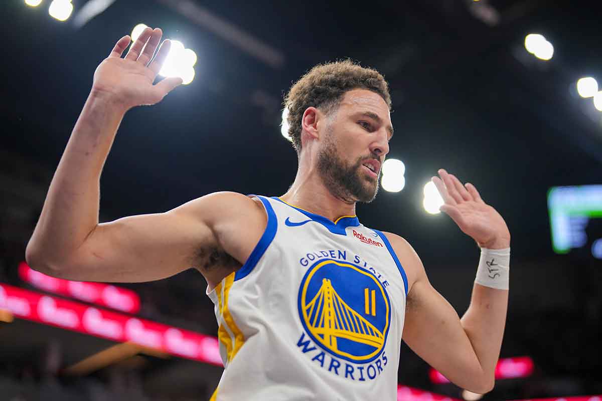 Klay Thompson ghi 28 điểm, Golden State Warriors thắng trên sân của Miami Heat
