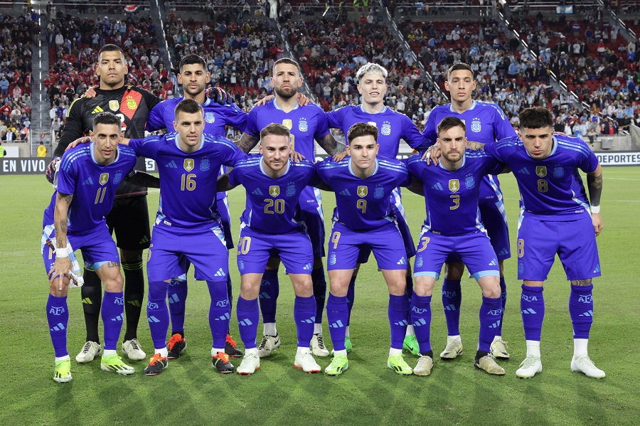 Argentina lập kỷ lục về thời gian giữ ngôi đầu bảng xếp hạng FIFA Argentina lập kỷ lục về thời gian giữ ngôi đầu bảng xếp hạng FIFA