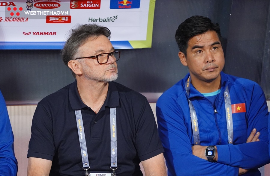 Ai thay HLV Troussier dẫn dắt tuyển Việt Nam?