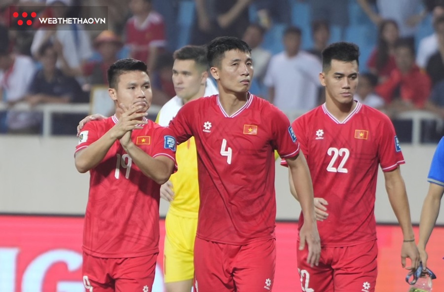 B&oacute;ng đ&aacute; Vi&ecirc;̣t Nam được v&agrave; m&acirc;́t g&igrave; dưới thời HLV Troussier?