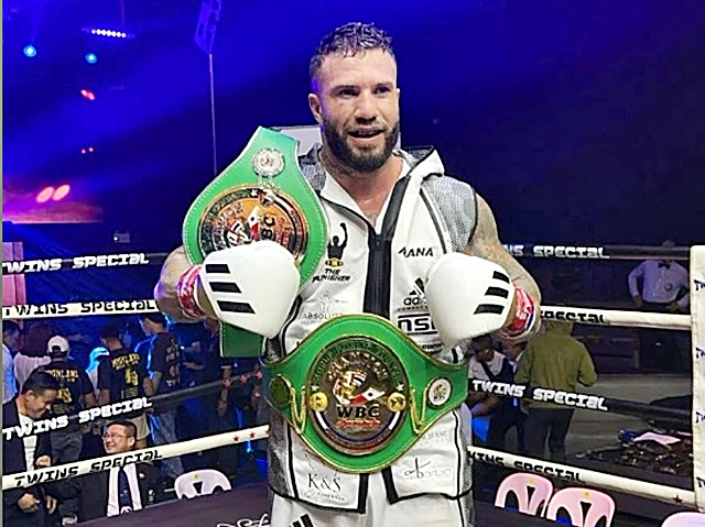 Sam Abdulrahim: Võ sỹ bị bắn 5 viên đạn vào ngực ở đám tang vẫn giành đai WBC ấn tượng
