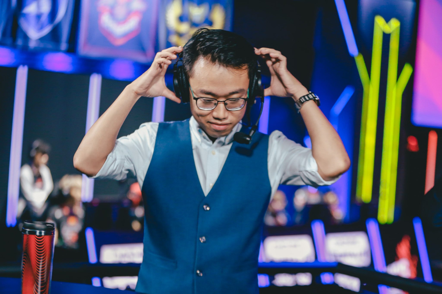 BLV Hoàng Luân tiết lộ bản thân là người đầu tiên bị Riot Games điều tra tại VCS BLV Hoàng Luân tiết lộ bản thân là người đầu tiên bị Riot Games điều tra tại VCS