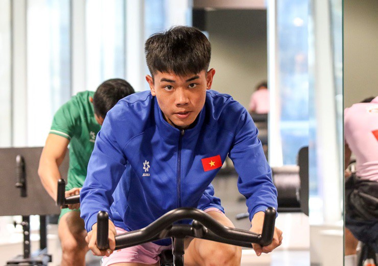 Ba trò cưng của HLV Troussier dự bị khi trở lại đá V.League