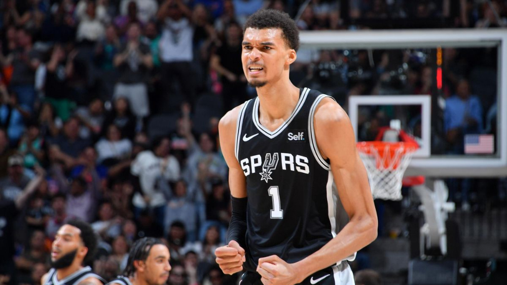 Từ chối 61 PTS của Brunson, Victor Wembanyama sánh ngang huyền thoại Shaq với bộ chỉ số khủng