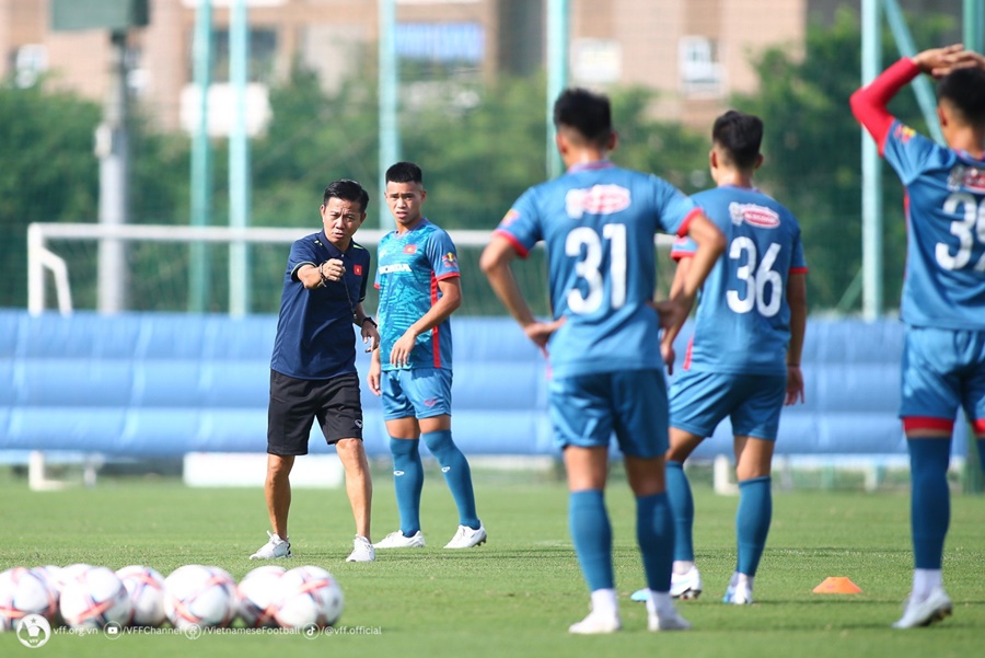 HLV Hoàng Anh Tuấn bổ sung 4 cầu thủ ở U23 Việt Nam so với thời Troussier HLV Hoàng Anh Tuấn bổ sung 4 cầu thủ ở U23 Việt Nam so với thời Troussier