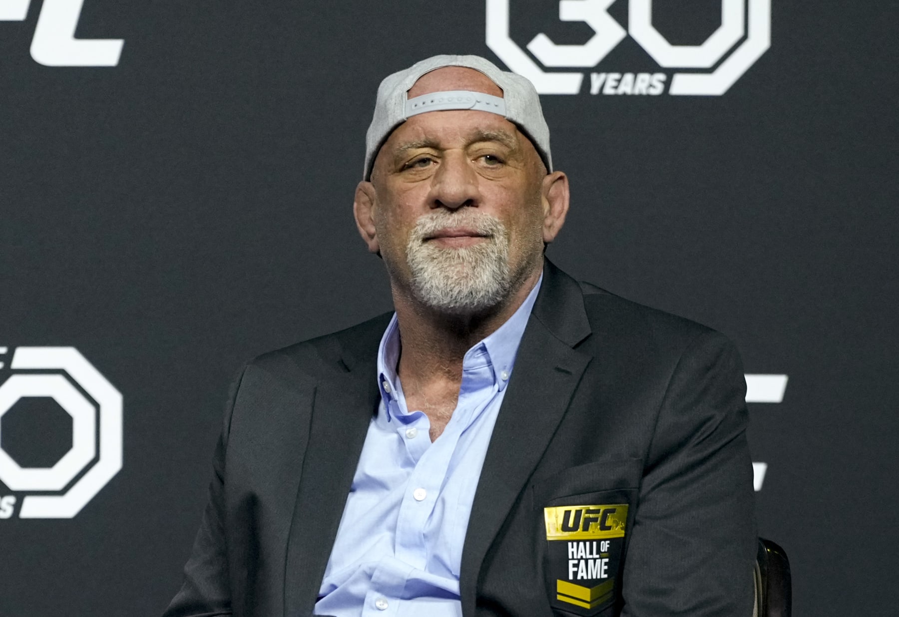 UFC 300: Max Holloway muốn huyền thoại Mark Coleman trao đai BMF
