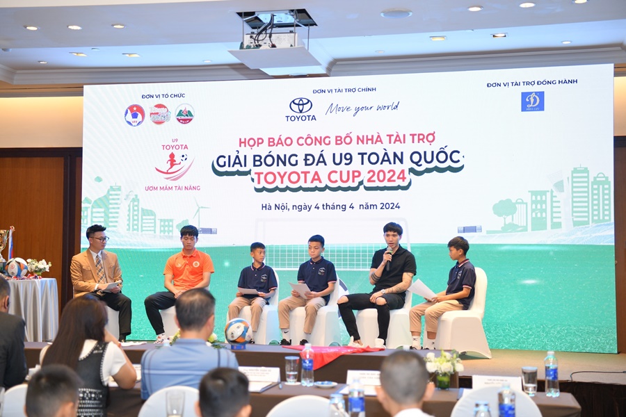 Đoàn Văn Hậu truyền lửa cho các cầu thủ nhí trước giải U9 toàn quốc 2024