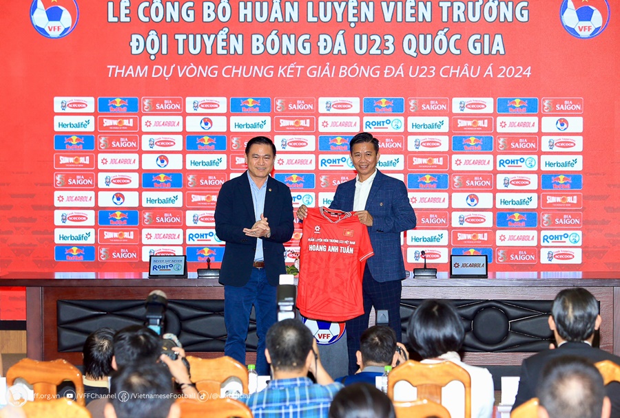 VFF đặt mục tiêu gì, lương bao nhiêu cho HLV Hoàng Anh Tuấn?