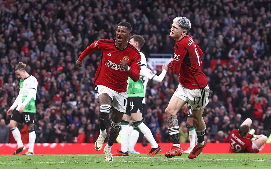 Đội hình ra sân MU vs Liverpool: Trung vệ 19 tuổi Kambwala đá chính
